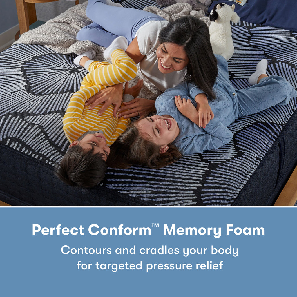 Family of 3 laying on a Perfect Sleeper X Hybrid Kendall Plush Mattress || feel: Plush || level: Level 1