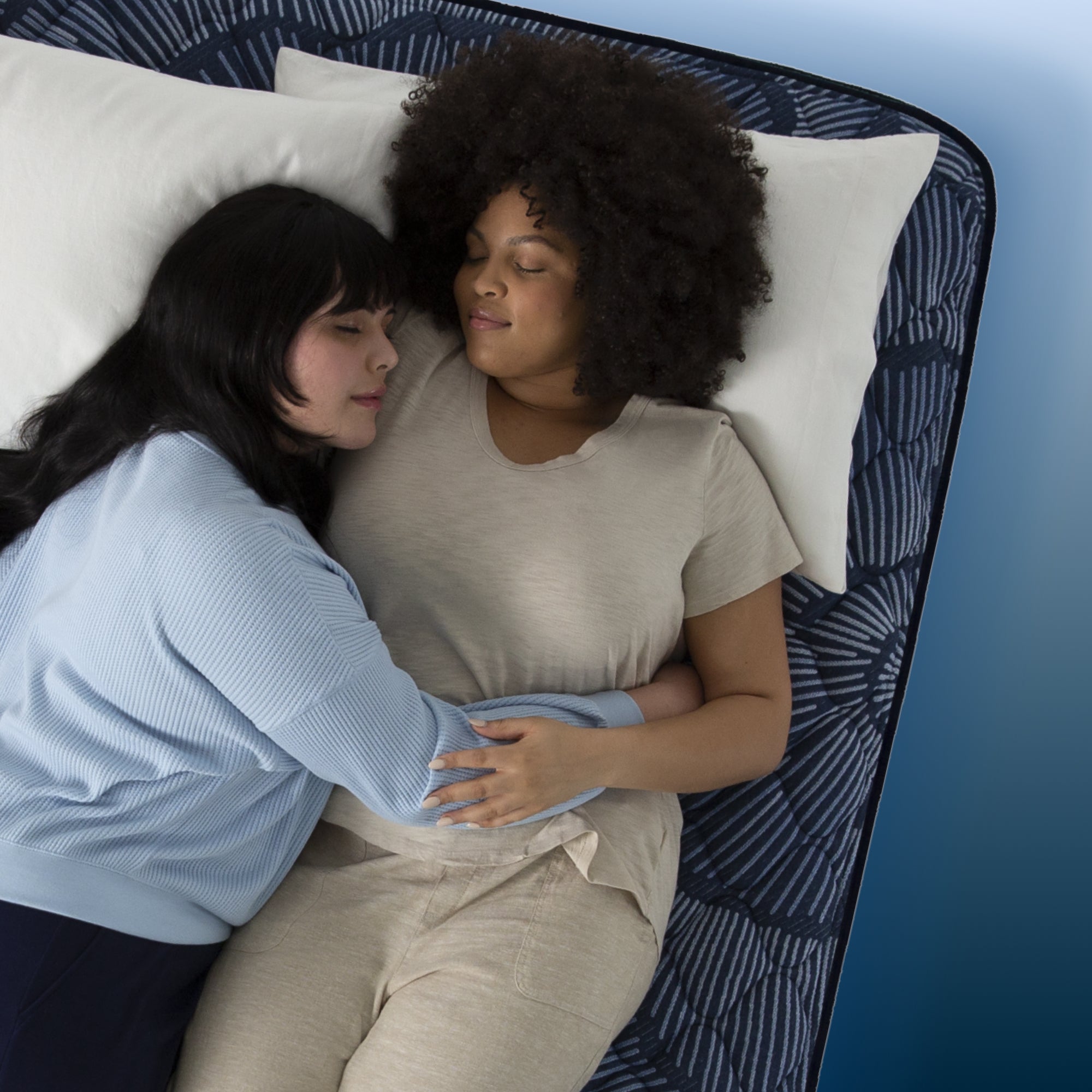 A couple sleeping on a Serta Perfect Sleeper mattress||feel: firm pillow top||level: ultimate